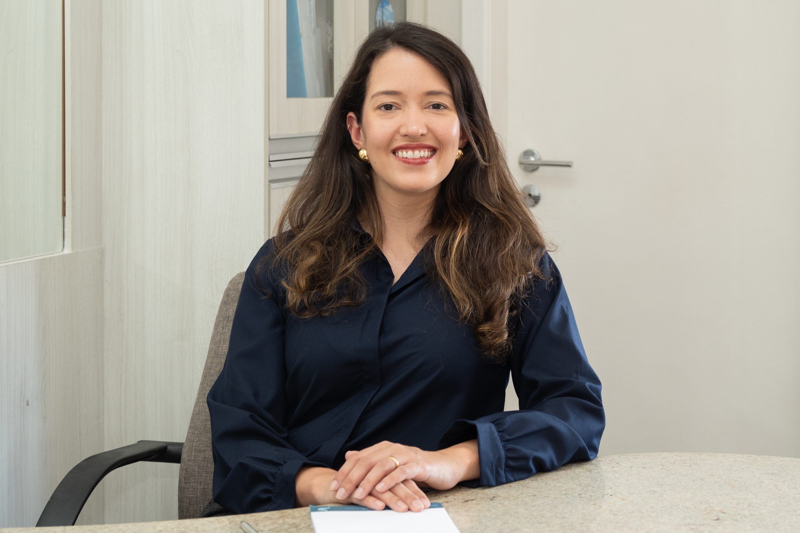 Foto da Dra. Pérola especialista em gastroenterologia.
